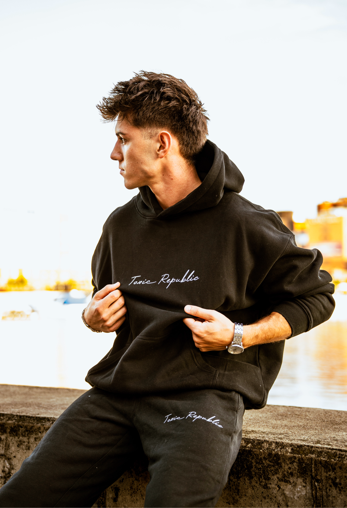 TR graphic hoodie- black