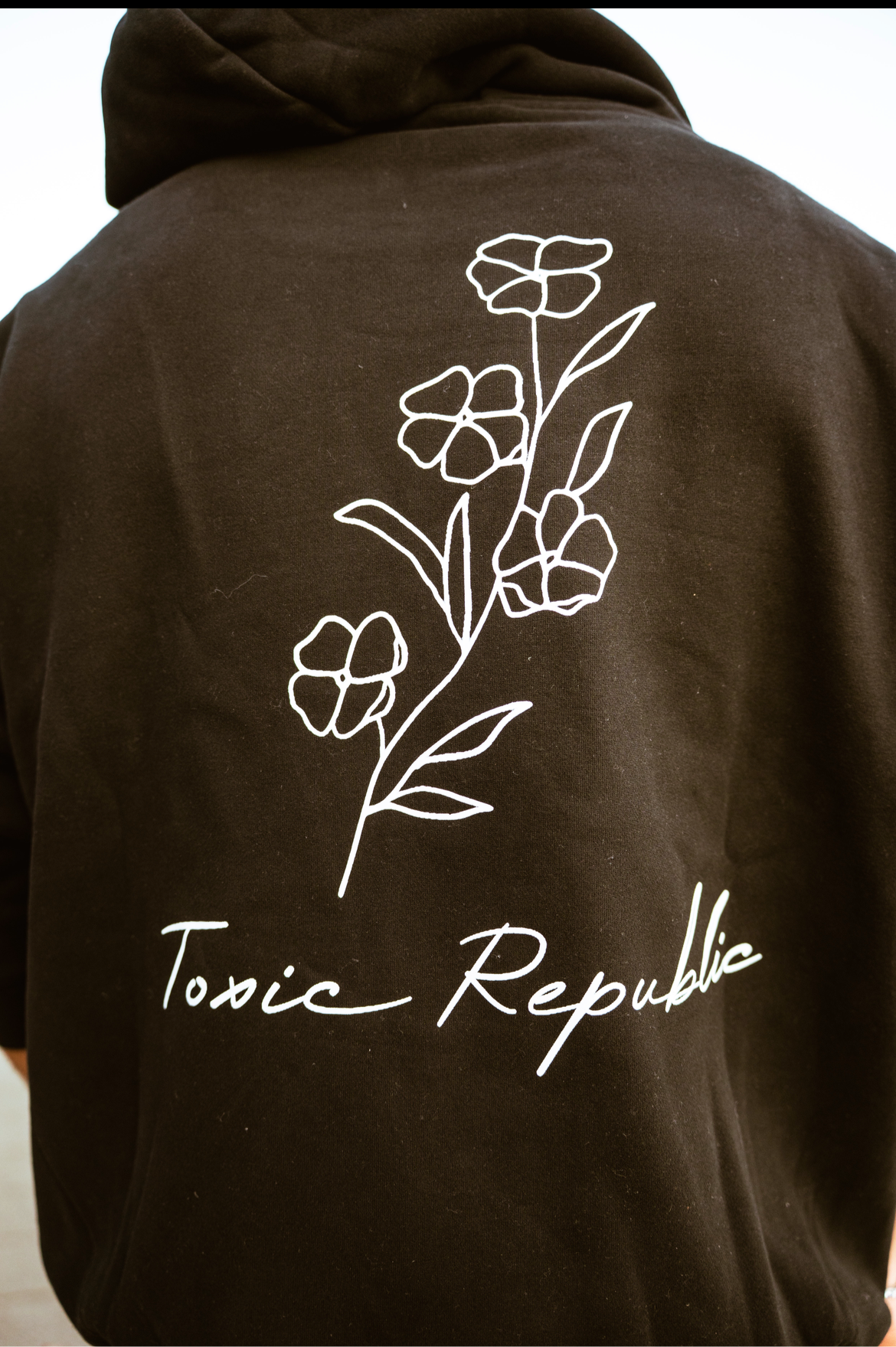 TR graphic hoodie- black